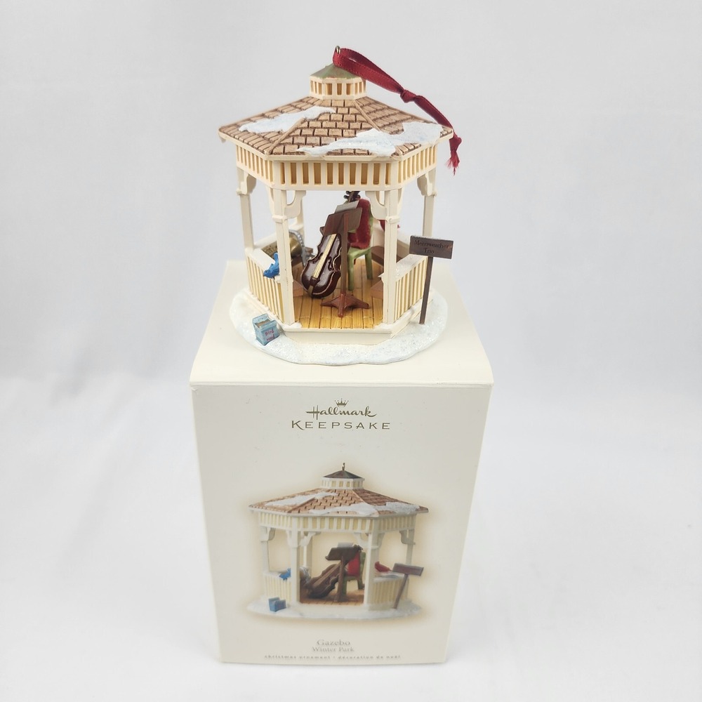 Hallmark 2007 Gazebo Winter Park Keepsake Ornament Musical Instruments detailed